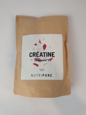 un sachet de créatine posé sur une surface blanche