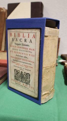 BIBLIA SACRA Vulgatae Editionis. Venetiis, 1706, apud Nicolaum Pe...