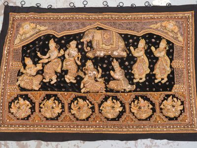 Birmanie - 20e siècle Tapisserie (kalaga) brodée de perles e…
