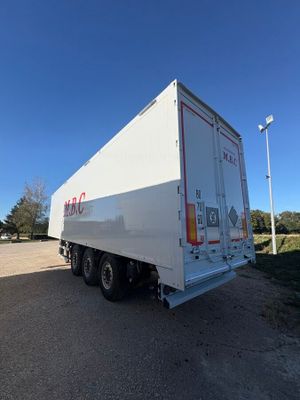 an image of a semi trailer parked in a parking lot