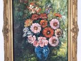 une peinture de fleurs dans un vase bleu sur une table