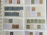 un livre avec un grand nombre de timbres différents