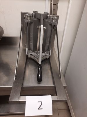 l'image d'une machine posée sur une table