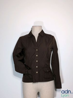 veste marron sur un mannequin mannequin mannequin mannequin mannequin mannequin mannequin mannequin mannequin mannequin mann