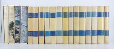 un grand nombre de livres alignés sur une étagère