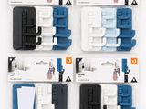 Un paquet contient quatre attaches en plastique bleues et blanches