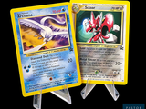 deux cartes Pokémon posées côte à côte, l'une sur l'autre