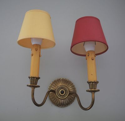 Paire d'appliques murales en laiton à 2 bras de lumière, mon…