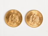 deux pièces d'or sur lesquelles figurent les portraits d'un homme et d'une femme