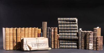 un grand nombre de livres empilés les uns sur les autres
