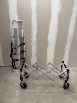 une photo d'une pièce dans laquelle se trouve un chariot