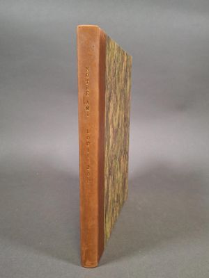 une image représentant un livre à la couverture en bois