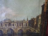 une image d'un tableau sur le mur d'un bâtiment