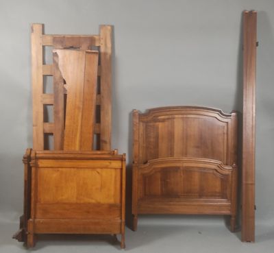 two pieces of furniture that are sitting next to each other
