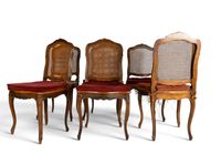 Suite de six chaises cannées en bois à décor sculpté de fleu… (photo 2)