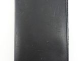 portefeuille en cuir noir sur fond blanc