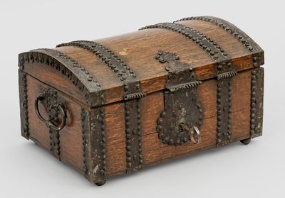 Barock-Schatulle Eichenholz. Corps en forme d'aigle, avec de…