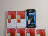 un grand nombre de téléphones portables posés sur une table