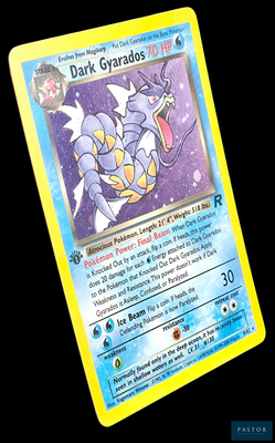 gros plan d'une carte pokemon sur fond noir