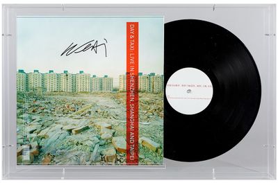 AI WEIWEI (° 1957) Pochette LP de "Day & Taxi : Live in Shen…