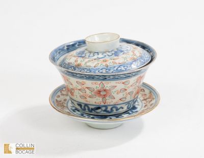 VIETNAM, XIXème siècle. Porcelaine émaillée blanc bleue,bol …