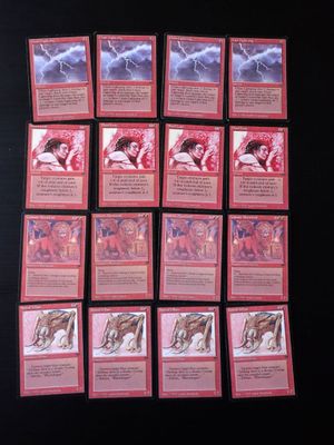 gros plan d'un jeu de cartes sur une table