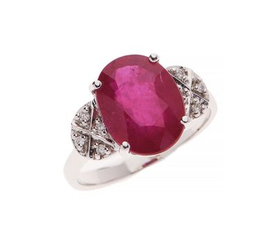 Bague ovale en rubis et diamants