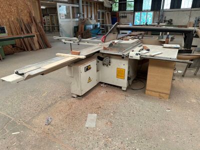 a picture of a table sawing machine in a workshop
