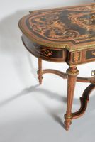 Table de milieu en bois noirci et marqueterie de rinceaux, t… (photo 5)