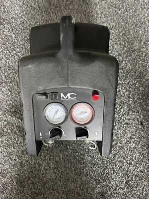 vue de dessus d'une machine équipée de jauges sur le côté