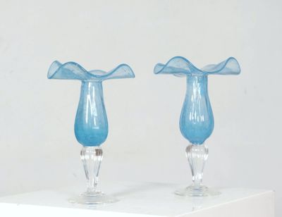 SABA (XXème), Biot. Paire de flambeaux en verre bullé teinté…