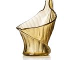 un vase en verre en forme de feuille