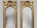 paire de miroirs anciens ornés de feuilles d'or et de motifs floraux