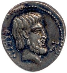 une pièce d'argent avec un visage d'homme dessus