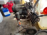 une image représentant un homme travaillant sur une machine
