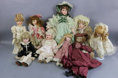 a lot of dolls that are sitting together on a table