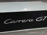 une boîte noire sur laquelle est inscrit « carrra gt »