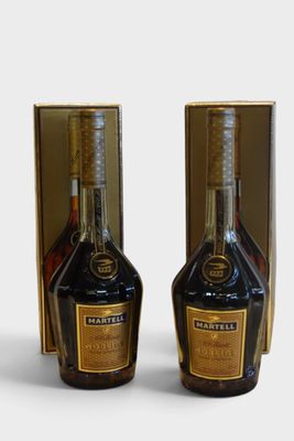 two bottles of liquor are sitting next to each other on a table