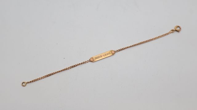 Bracelet de naissance en or jaune 18 carats 750 millièmes. En règ...