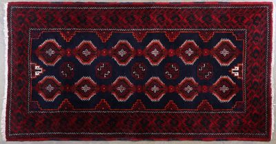 TURKMENISTAN. Tapis en laine à décor losangique sur fond ble…