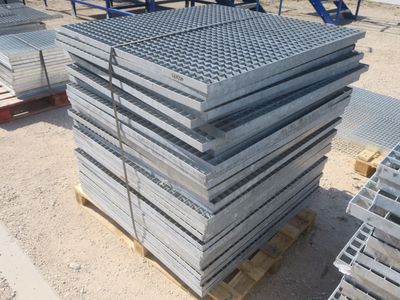 de nombreuses piles de parpaings posées sur une palette