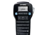 une photo d'une étiqueteuse Dymo sur laquelle est collée une étiquette