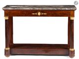 une console ancienne avec un plateau en marbre et des finitions dorées