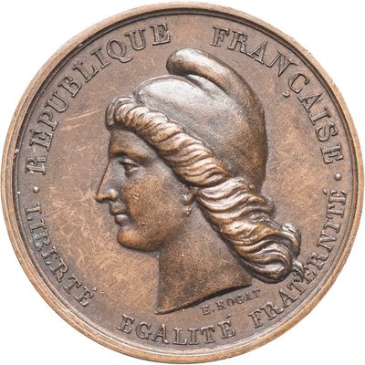une vieille pièce de bronze sur laquelle figure la tête d'une femme