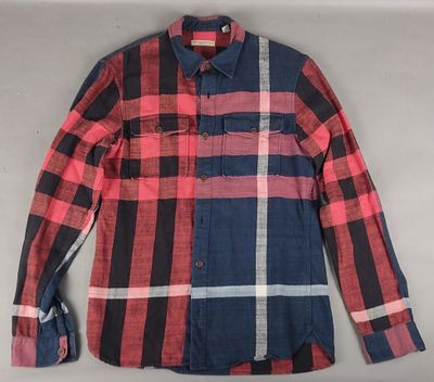 BURBERRY. Chemise à manches longues en tartan, avec empiècem…