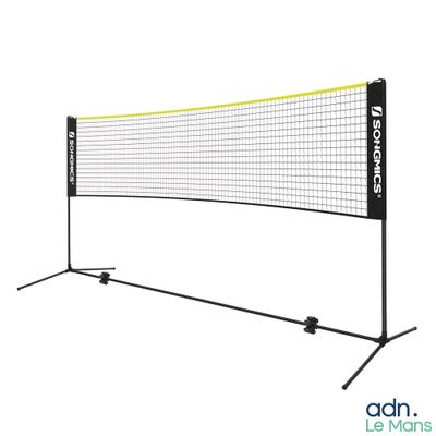 un filet de tennis monté sur un support, avec un filet noir et jaune