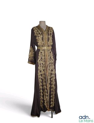 une image d'une robe sur un mannequin mannequin mannequin mannequin mannequin mannequin mannequin mannequin mann