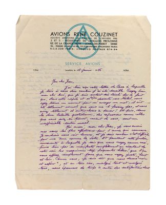 une lettre écrite à l'encre violette sur une feuille de papier