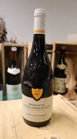Une bouteille Haute côtes de nuit Aurélien Verdet de 2007
