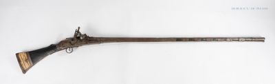 une image représentant un pistolet très ancien sur fond blanc